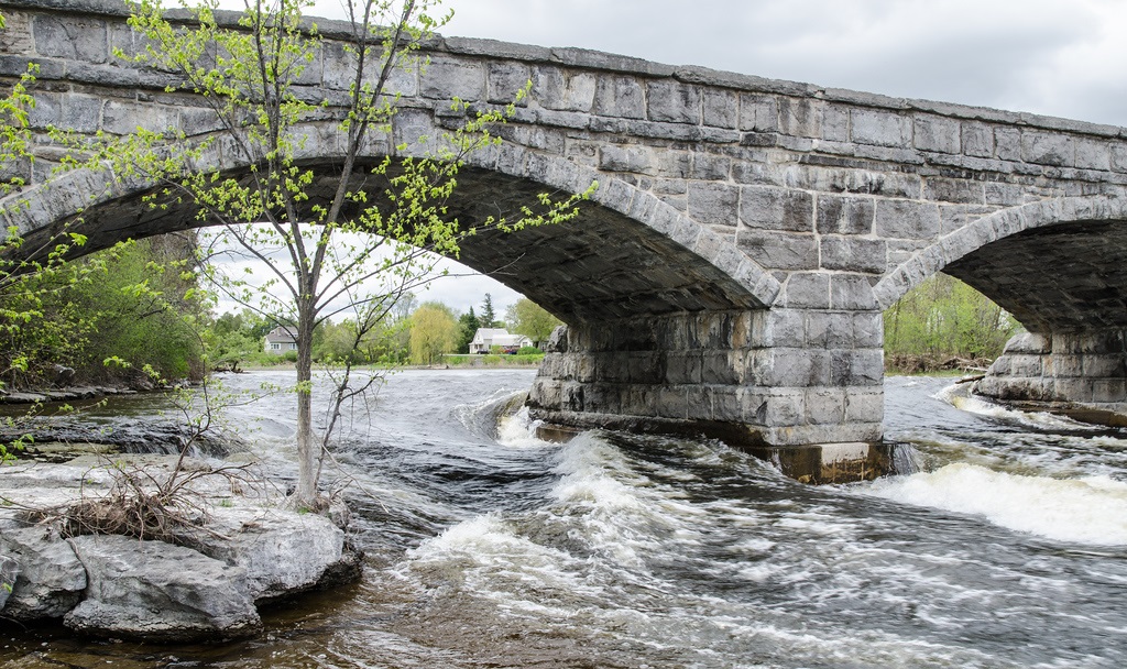 Pakenham historic five-arch stone bridge