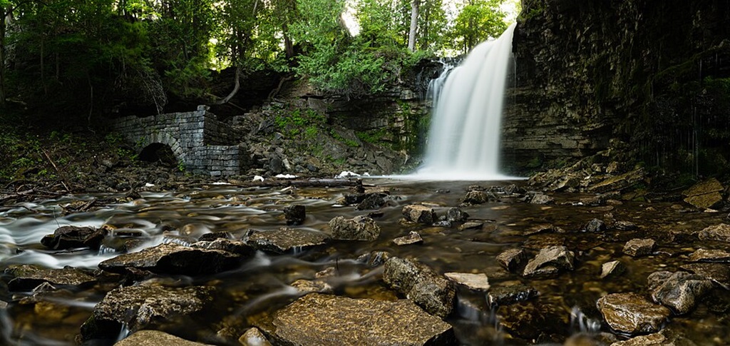 Milt - Panorama_of_Hilton_Falls_Milton_Ontario_Canada_before_sunset - Vulcaninkman