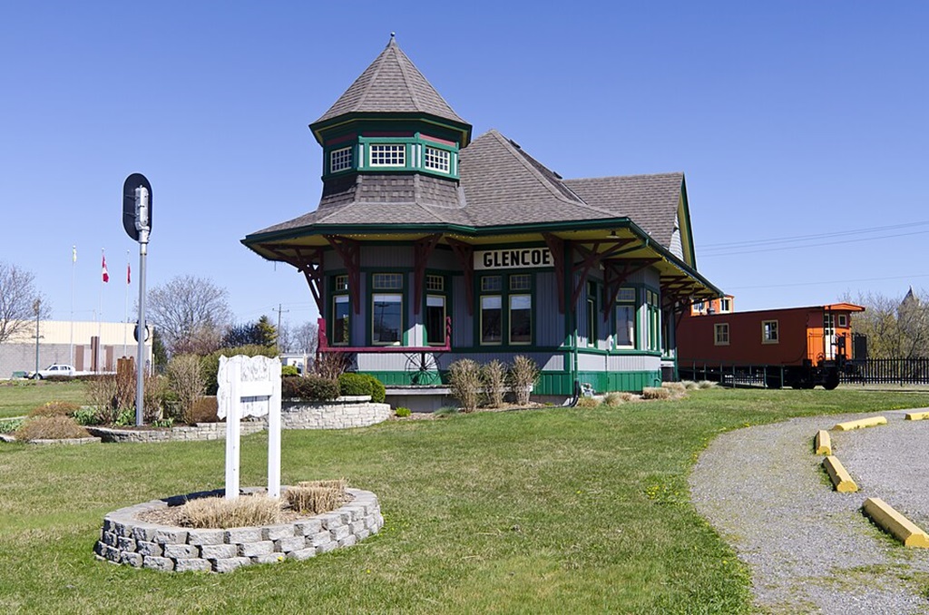 Glencoe_ON_train_station_2012-04-06