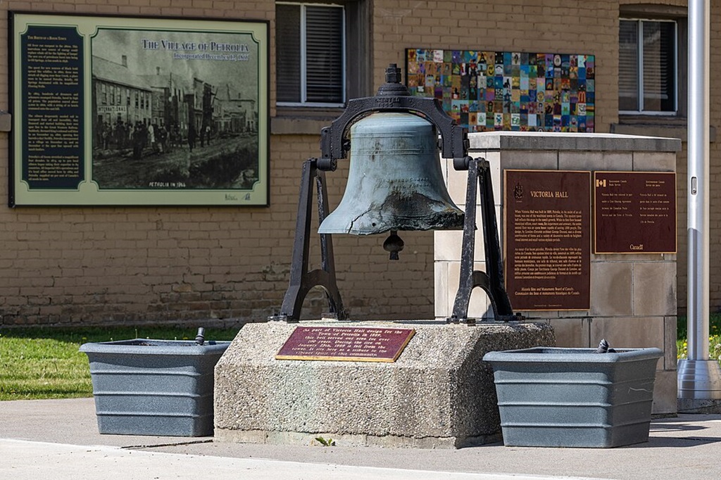 Bell_from_Victoria_Hall,_Petrolia,_Ontario,_2026-05-17_01 - Chris Woodrich