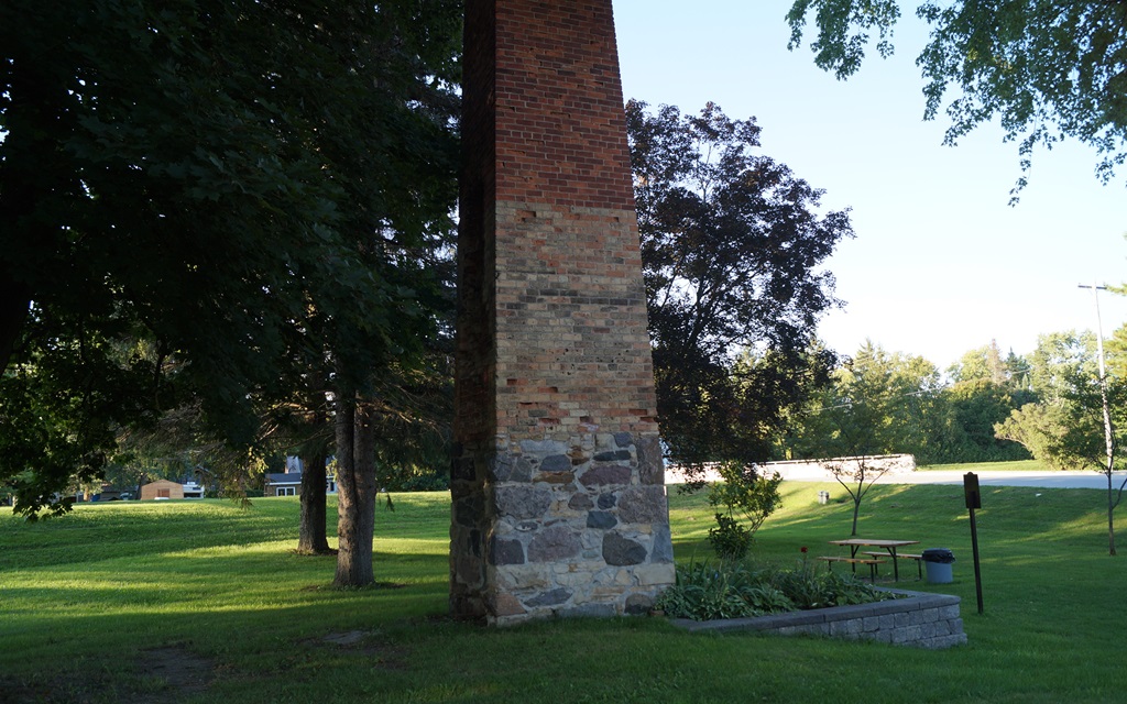 Chimney Monument