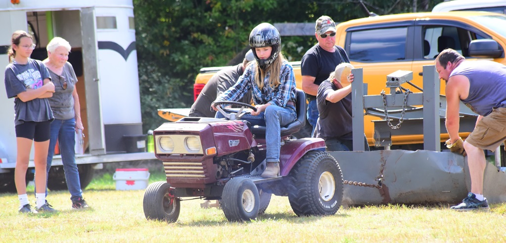 Mini Tractor Pull - Emsdale Fall Fair