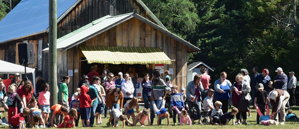 Fairgrounds Waiting for the Race - Stisted Fall Fair