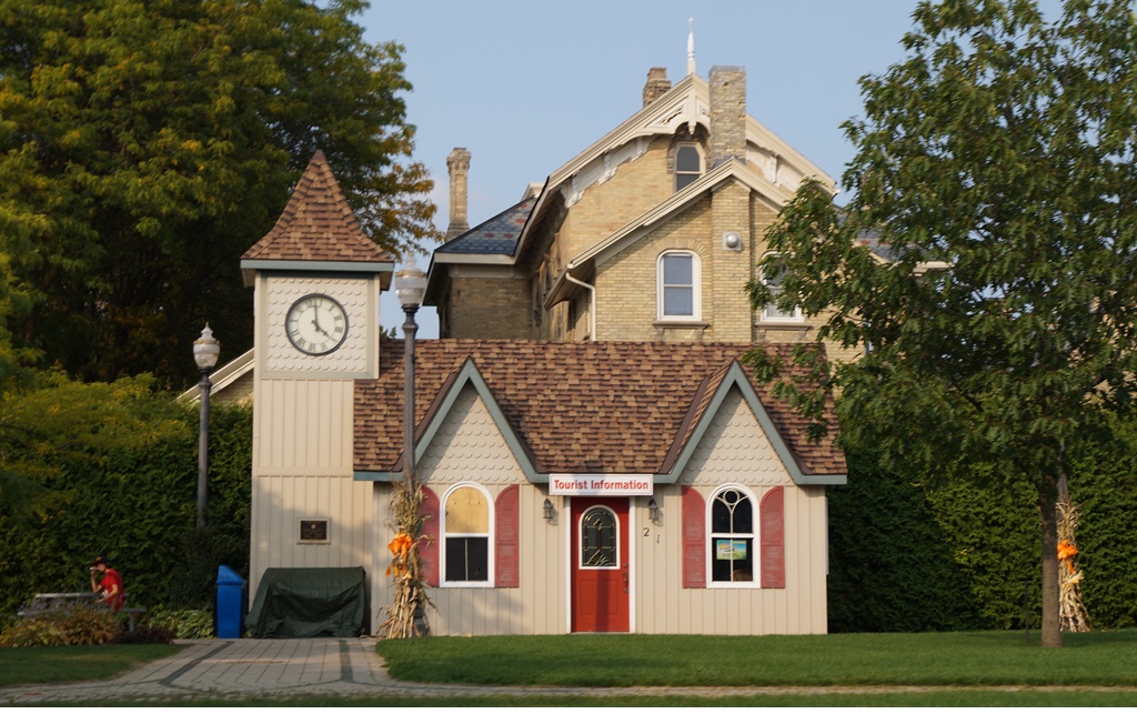 Tourist Information Building - Clinton