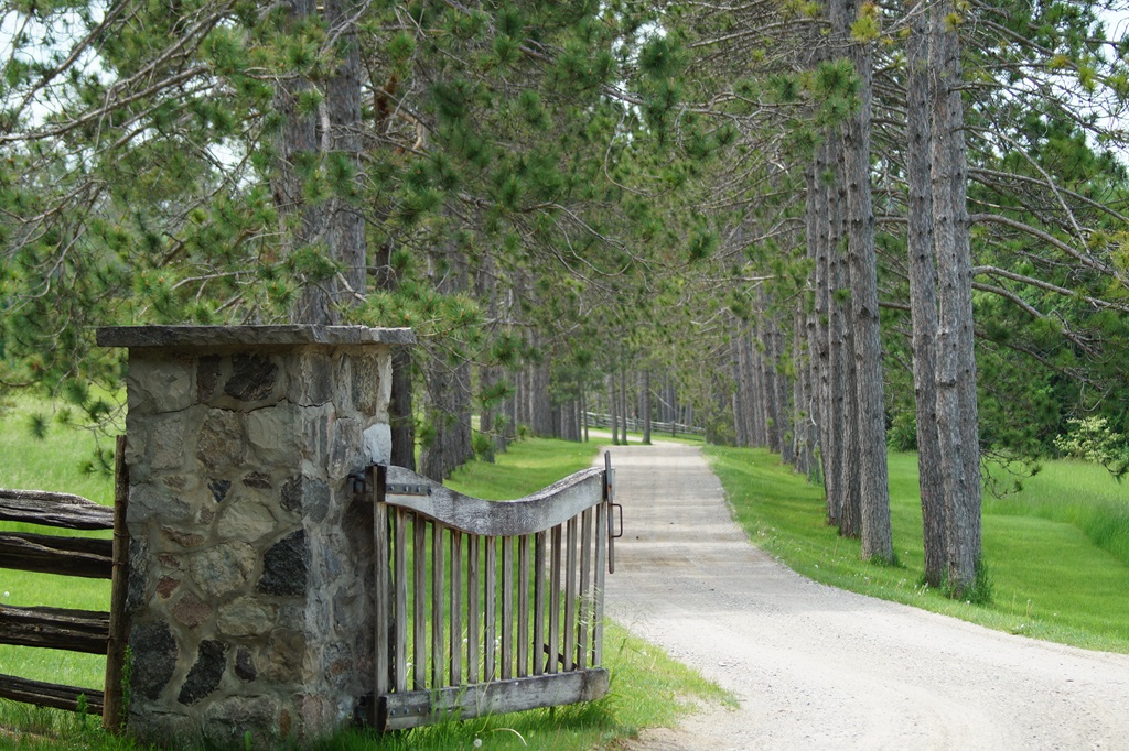 Ontario's Backroads Field Guide 2 - Unique Gates